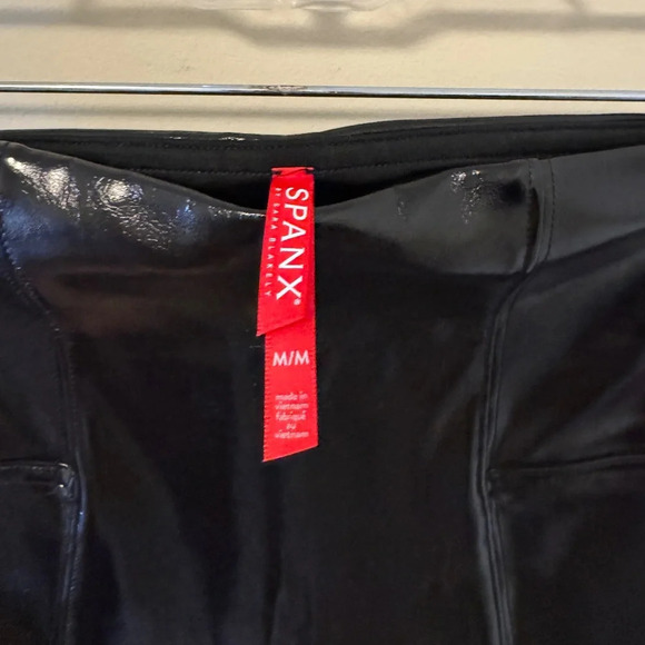 NWT SPANXshape Faux Leather Patent Leggings - Size Medium - Classic Black - Picture 6 of 11